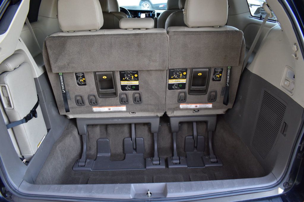 2017 Toyota Sienna XLE photo 49