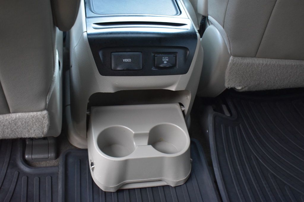 2017 Toyota Sienna XLE photo 50