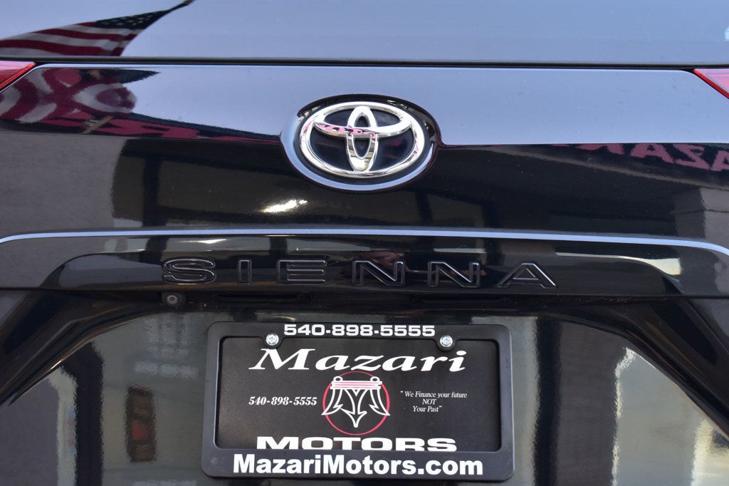 2017 Toyota Sienna XLE photo 56
