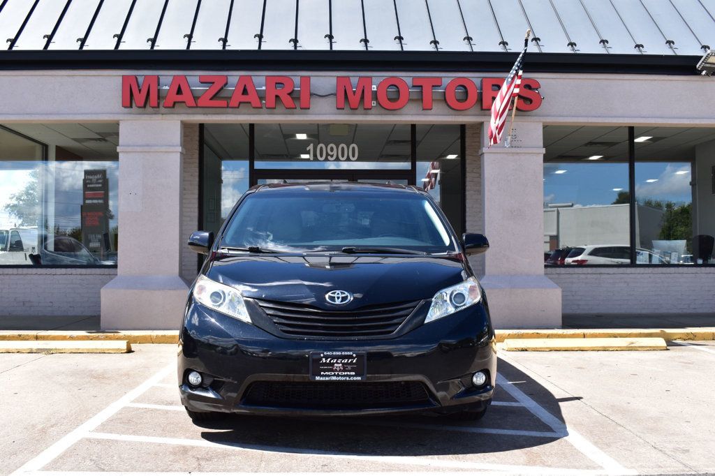 2017 Toyota Sienna XLE photo 5
