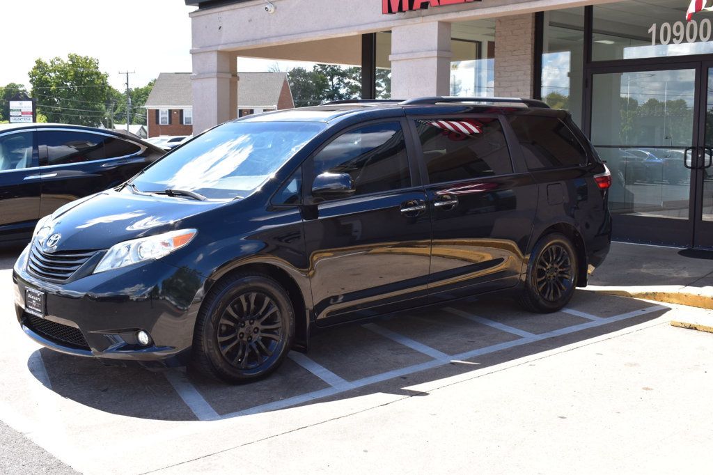2017 Toyota Sienna XLE photo 6