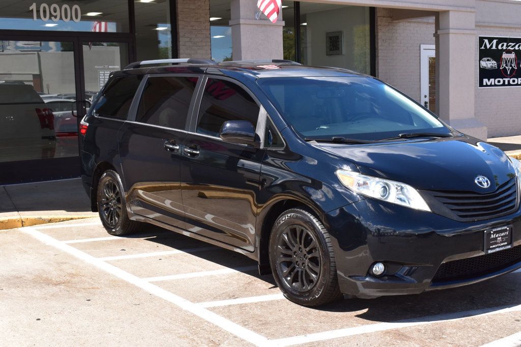 2017 Toyota Sienna XLE photo 7