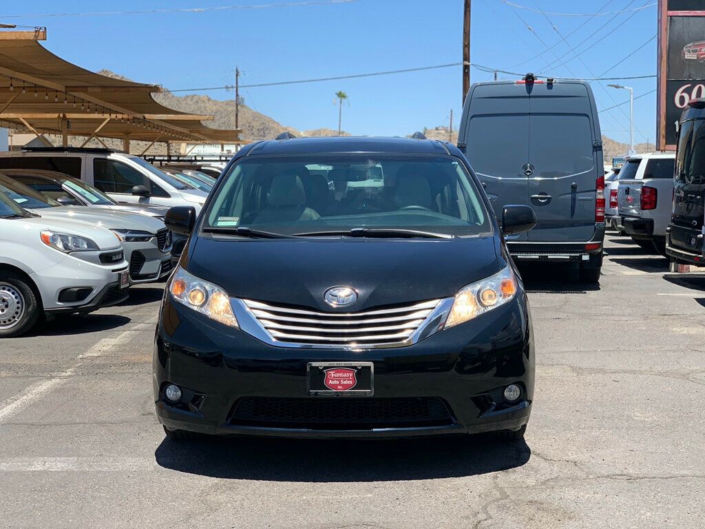 2017 Toyota Sienna XLE FWD 8-Passenger - 23037954 - 9