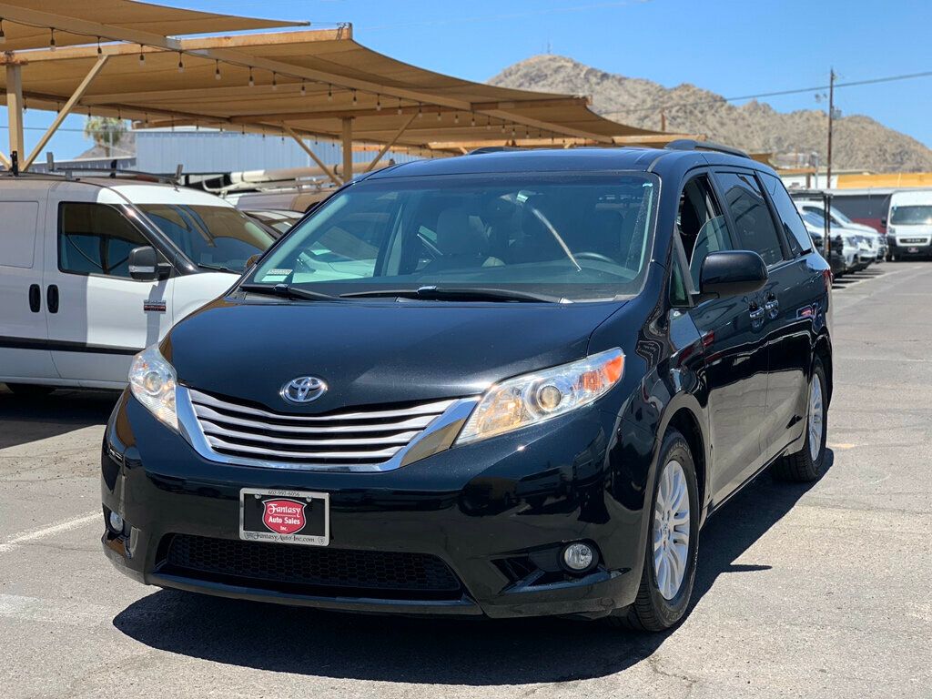 2017 Toyota Sienna XLE FWD 8-Passenger - 23037954 - 10