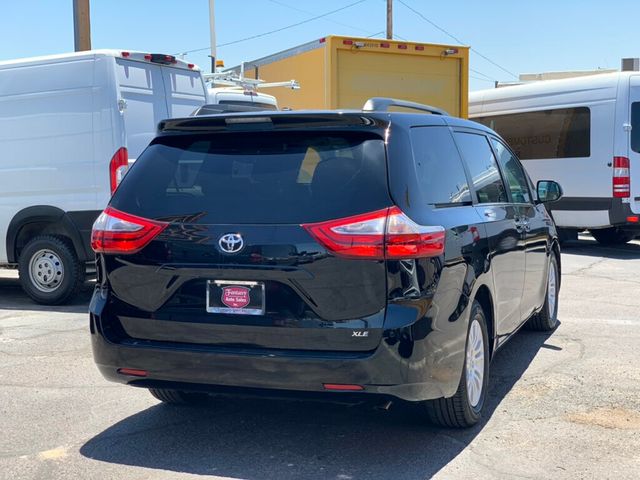 2017 Toyota Sienna XLE FWD 8-Passenger - 23037954 - 15