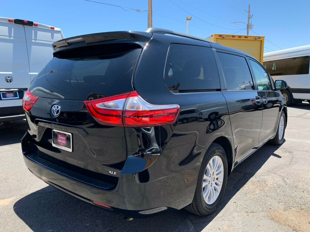 2017 Toyota Sienna XLE FWD 8-Passenger - 23037954 - 16
