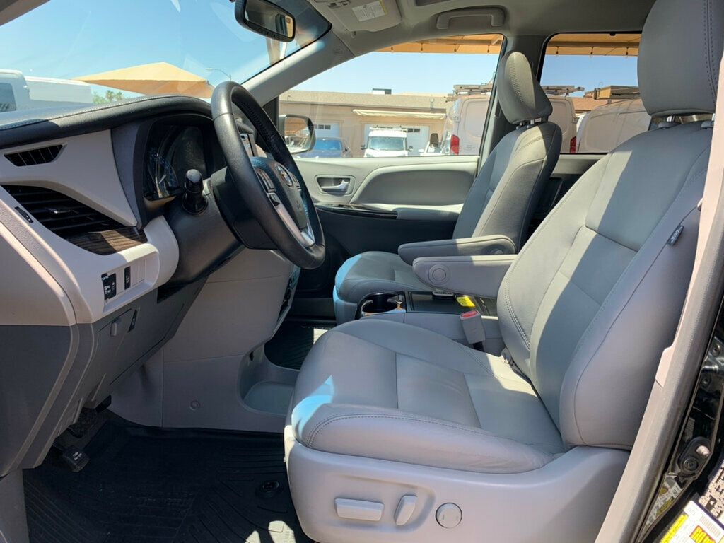 2017 Toyota Sienna XLE FWD 8-Passenger - 23037954 - 1
