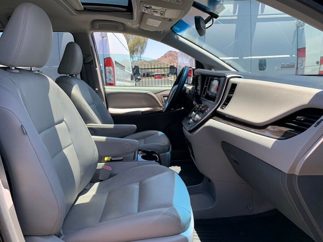 2017 Toyota Sienna XLE FWD 8-Passenger - 23037954 - 22