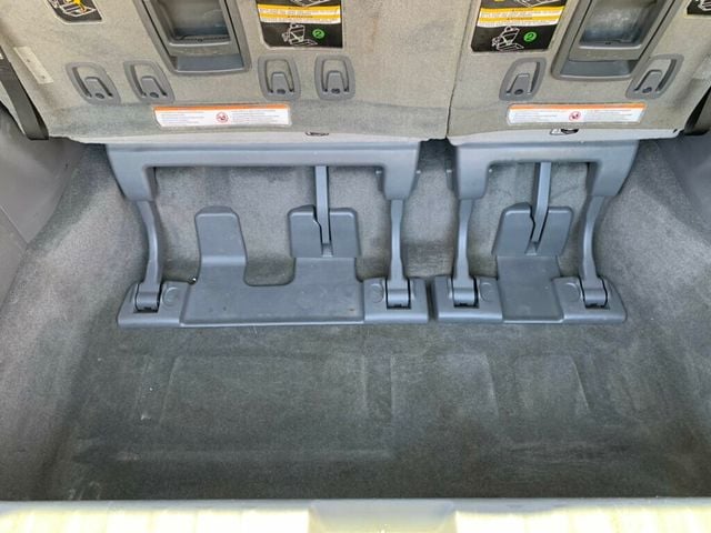 2017 Toyota Sienna XLE FWD 8-Passenger - 23037954 - 29