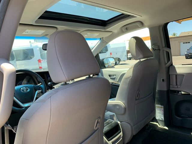 2017 Toyota Sienna XLE FWD 8-Passenger - 23037954 - 33