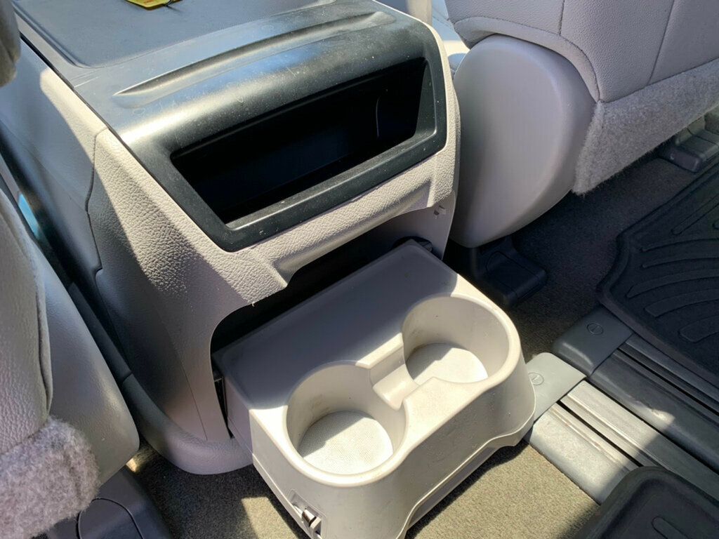 2017 Toyota Sienna XLE FWD 8-Passenger - 23037954 - 36