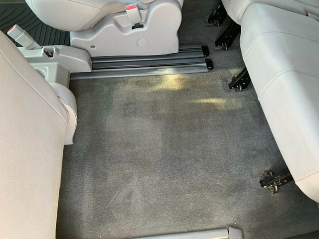 2017 Toyota Sienna XLE FWD 8-Passenger - 23037954 - 40