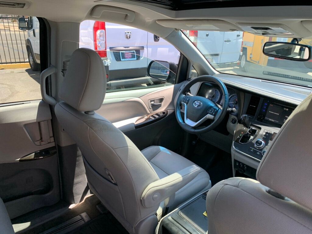 2017 Toyota Sienna XLE FWD 8-Passenger - 23037954 - 42