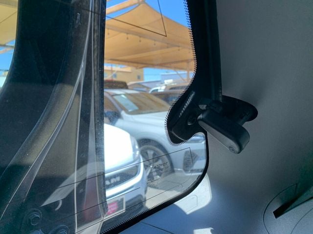 2017 Toyota Sienna XLE FWD 8-Passenger - 23037954 - 43
