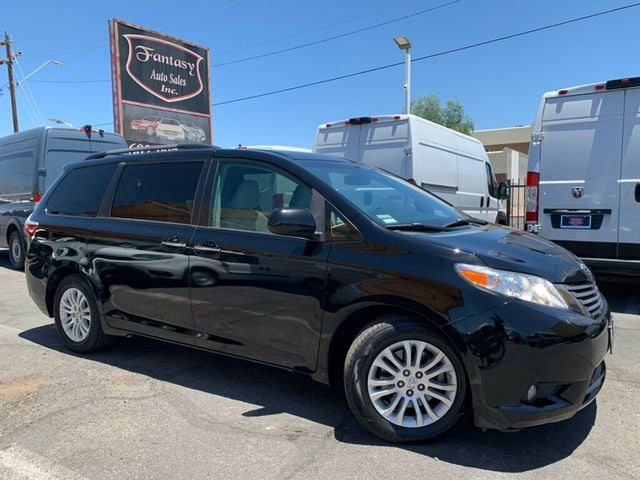 2017 Toyota Sienna XLE FWD 8-Passenger - 23037954 - 8