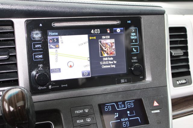 2017 Toyota Sienna XLE FWD 8-Passenger - 22984691 - 16