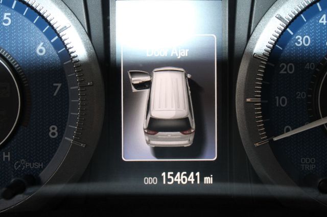 2017 Toyota Sienna XLE FWD 8-Passenger - 22984691 - 18