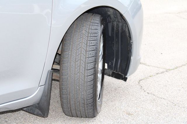 2017 Toyota Sienna XLE FWD 8-Passenger - 22984691 - 24