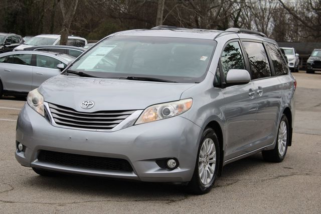 2017 Toyota Sienna XLE FWD 8-Passenger - 22984691 - 2