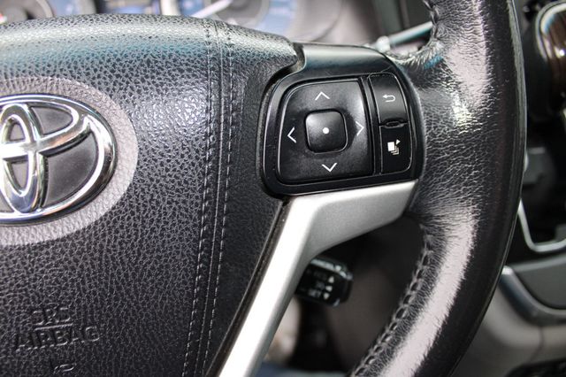 2017 Toyota Sienna XLE FWD 8-Passenger - 22984691 - 39