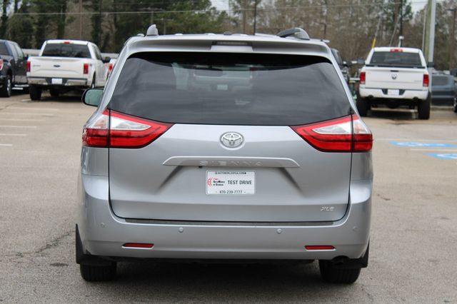 2017 Toyota Sienna XLE FWD 8-Passenger - 22984691 - 6