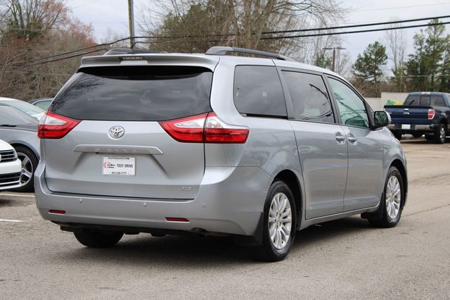 2017 Toyota Sienna XLE FWD 8-Passenger - 22984691 - 7