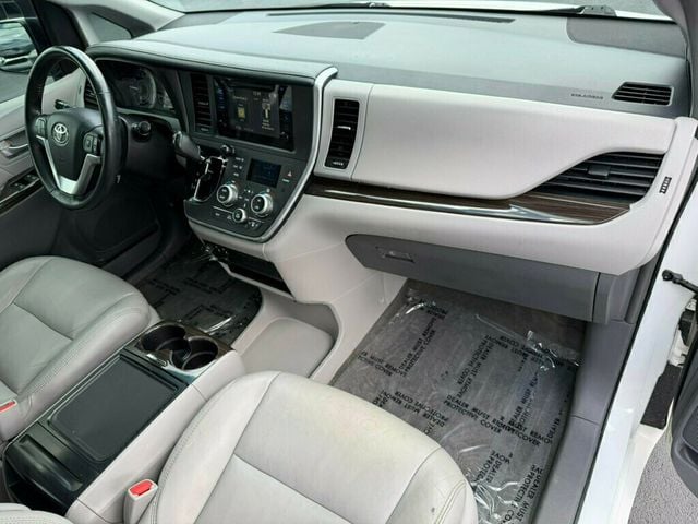2017 Toyota Sienna XLE FWD 8-Passenger - 23040003 - 10