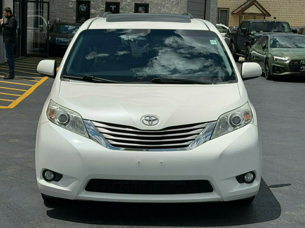 2017 Toyota Sienna XLE FWD 8-Passenger - 23040003 - 12