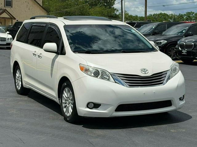 2017 Toyota Sienna XLE FWD 8-Passenger - 23040003 - 13