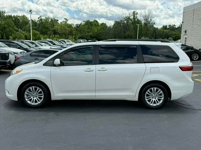 2017 Toyota Sienna XLE FWD 8-Passenger - 23040003 - 16
