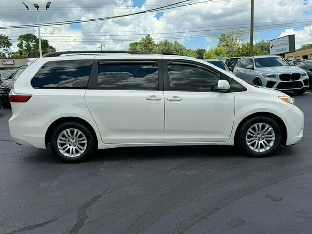 2017 Toyota Sienna XLE FWD 8-Passenger - 23040003 - 17