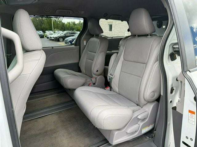 2017 Toyota Sienna XLE FWD 8-Passenger - 23040003 - 21