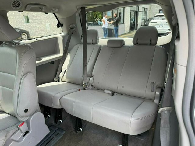2017 Toyota Sienna XLE FWD 8-Passenger - 23040003 - 23