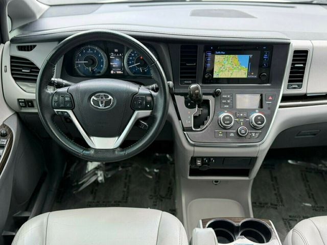 2017 Toyota Sienna XLE FWD 8-Passenger - 23040003 - 27