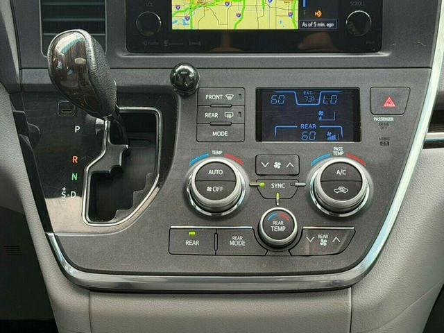 2017 Toyota Sienna XLE FWD 8-Passenger - 23040003 - 30