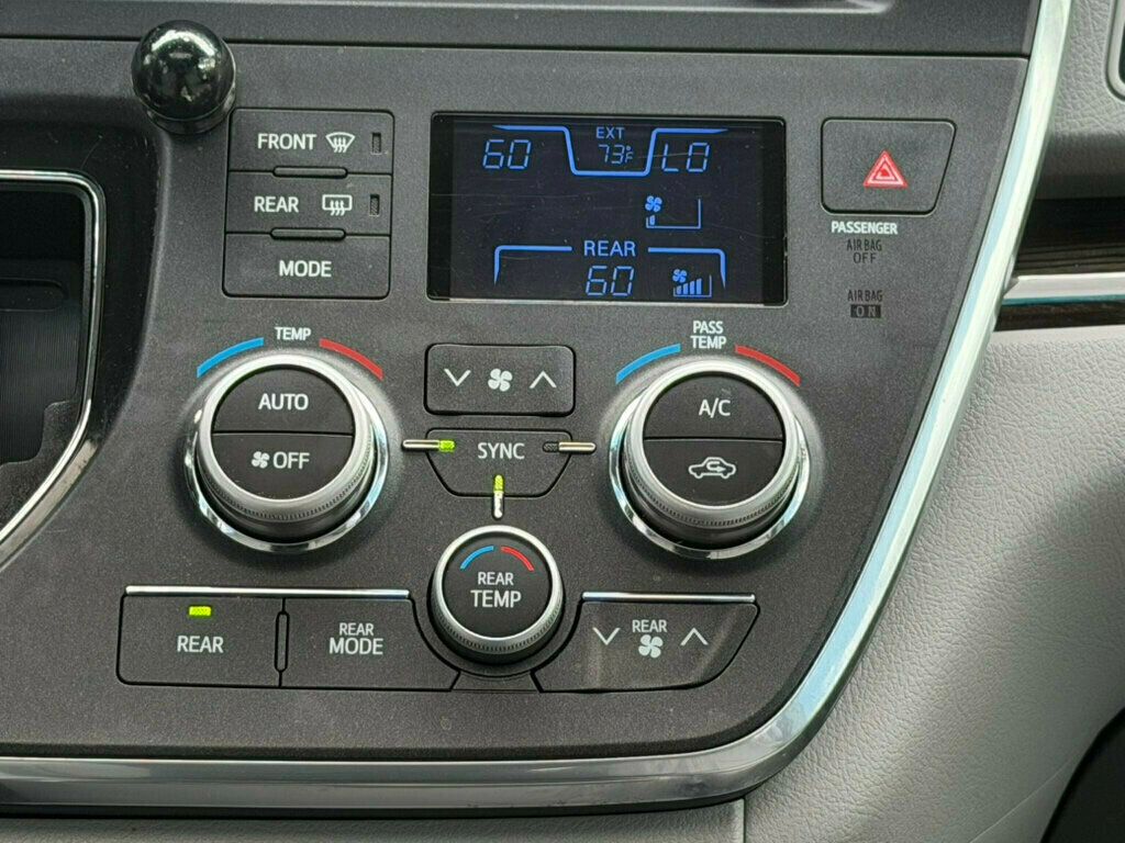 2017 Toyota Sienna XLE FWD 8-Passenger - 23040003 - 31