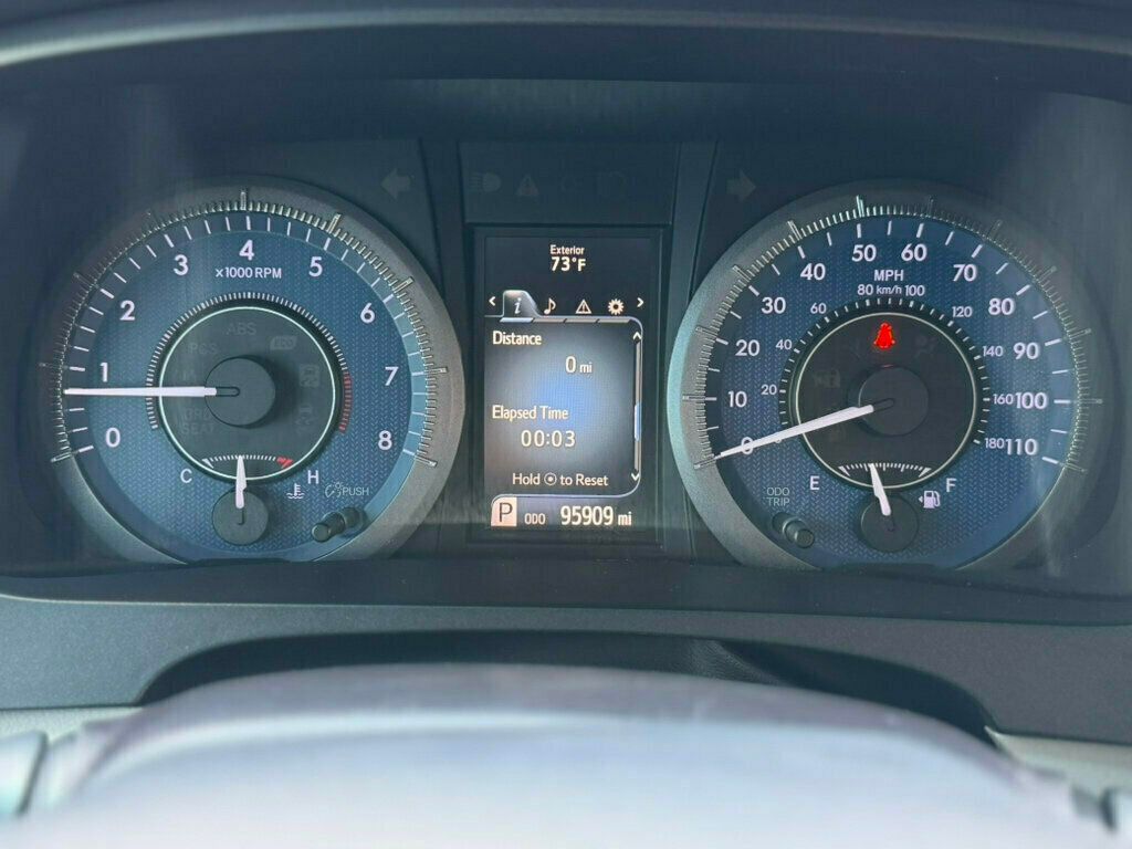 2017 Toyota Sienna XLE FWD 8-Passenger - 23040003 - 38