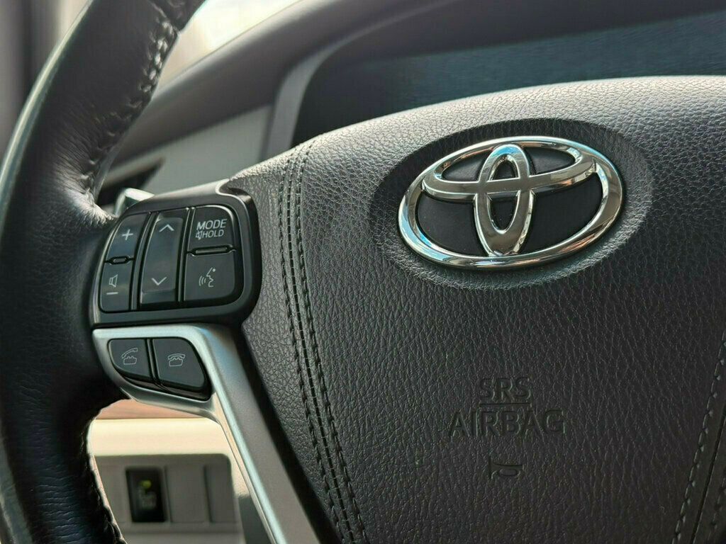 2017 Toyota Sienna XLE FWD 8-Passenger - 23040003 - 39