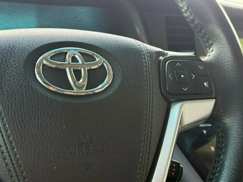 2017 Toyota Sienna XLE FWD 8-Passenger - 23040003 - 40
