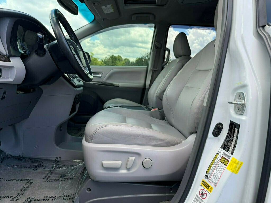 2017 Toyota Sienna XLE FWD 8-Passenger - 23040003 - 47