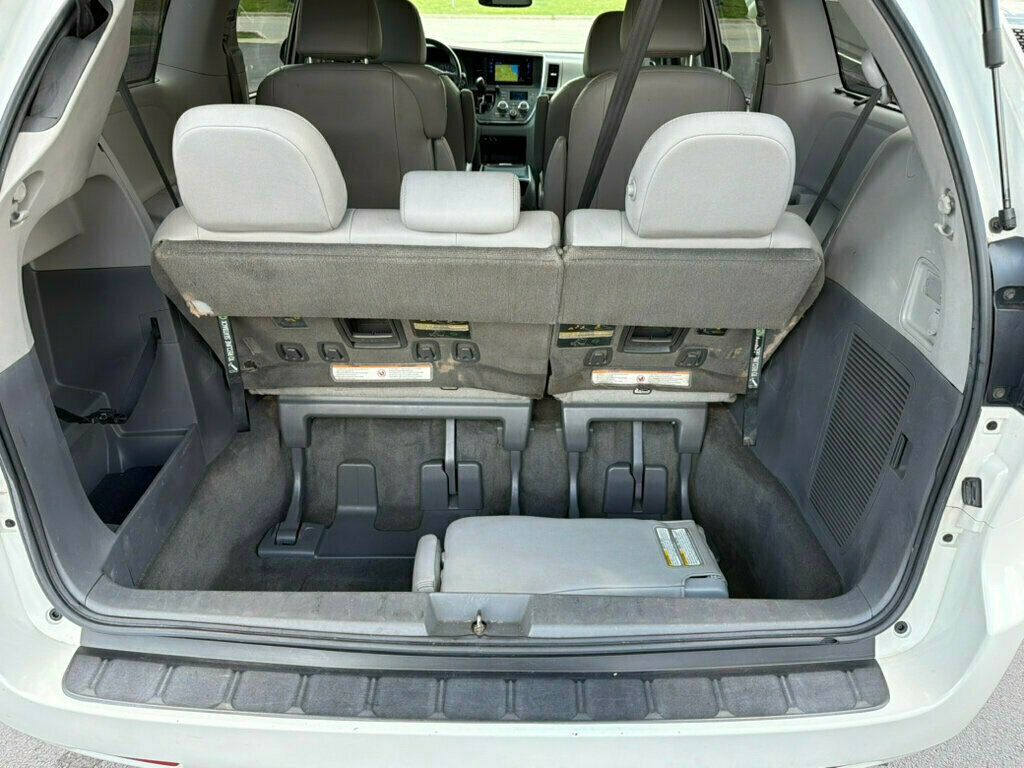 2017 Toyota Sienna XLE FWD 8-Passenger - 23040003 - 50