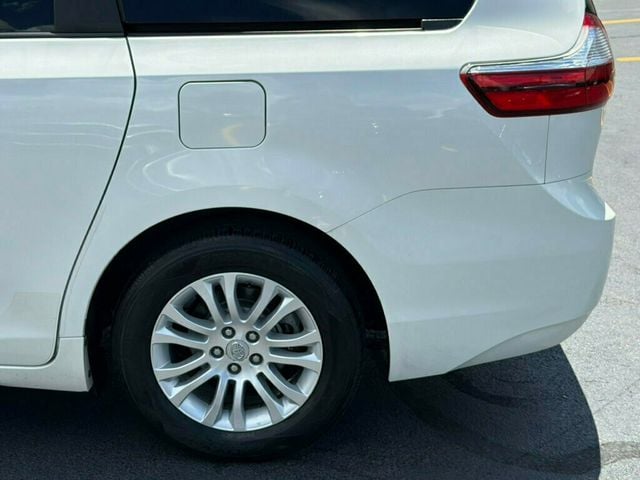 2017 Toyota Sienna XLE FWD 8-Passenger - 23040003 - 53
