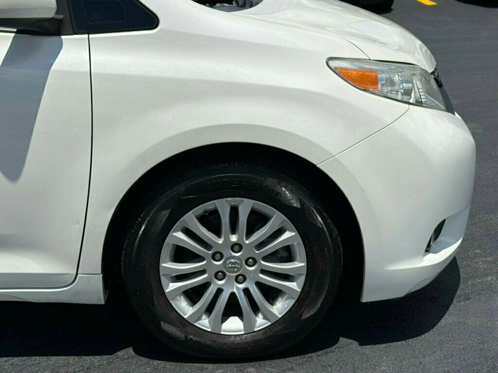 2017 Toyota Sienna XLE FWD 8-Passenger - 23040003 - 55