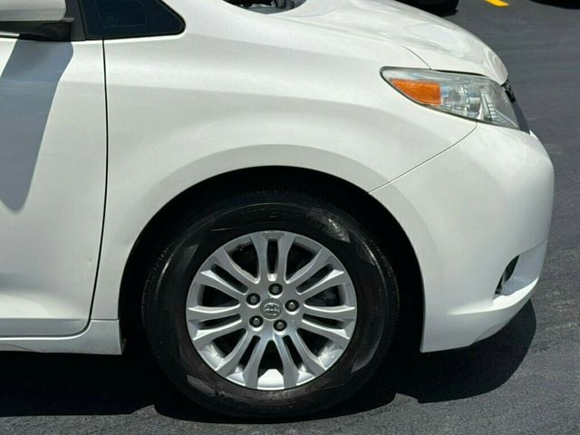 2017 Toyota Sienna XLE FWD 8-Passenger - 23040003 - 55