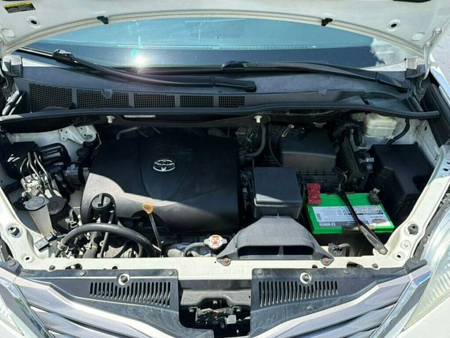 2017 Toyota Sienna XLE FWD 8-Passenger - 23040003 - 57