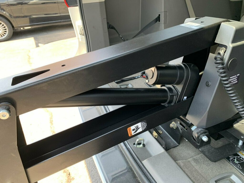 2017 Toyota Sienna XLE FWD 8-Passenger 1-Owner HANDICAP ACCESSIBLE - 23064941 - 9