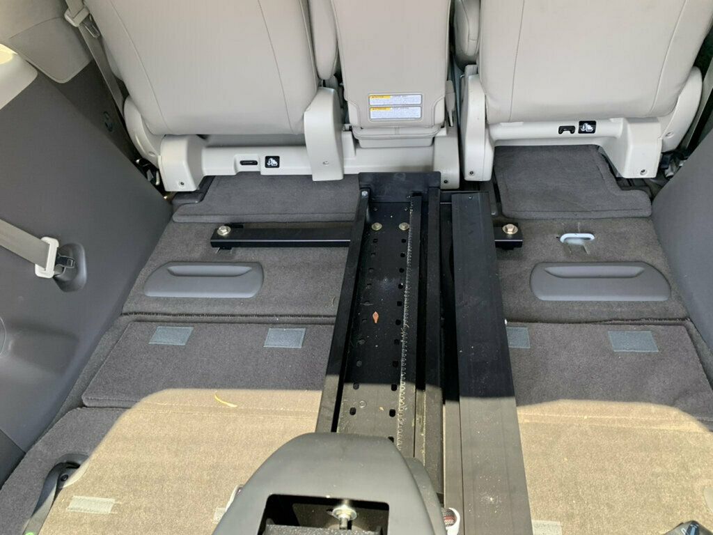 2017 Toyota Sienna XLE FWD 8-Passenger 1-Owner HANDICAP ACCESSIBLE - 23064941 - 10