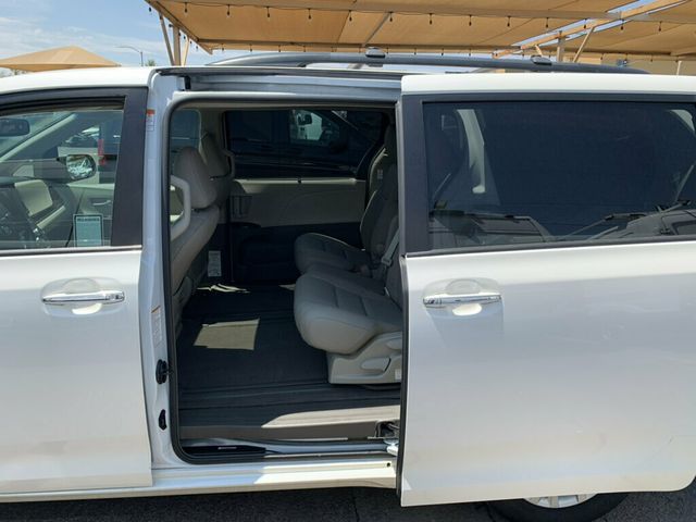 2017 Toyota Sienna XLE FWD 8-Passenger 1-Owner HANDICAP ACCESSIBLE - 23064941 - 25