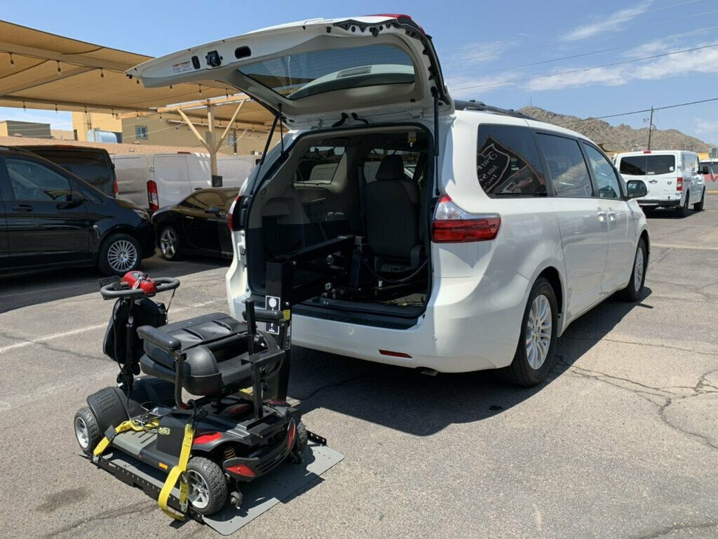 2017 Toyota Sienna XLE FWD 8-Passenger 1-Owner HANDICAP ACCESSIBLE - 23064941 - 3