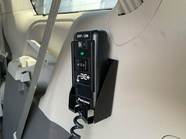 2017 Toyota Sienna XLE FWD 8-Passenger 1-Owner HANDICAP ACCESSIBLE - 23064941 - 6